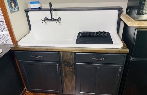 Hillsboro House | Meadowview Guest House -Couple's Hot Tub Getaway-1 Bedroom Studio