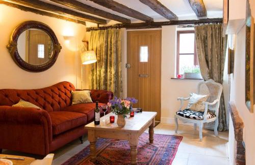 Hadleigh House | Meddlars a historic cottage on the countryside edge of a vibrant Market Town
