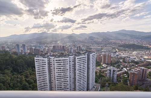 Buenos Aires Apartment | Medellín Skyline Luxury Perfect for Remote Work & Families