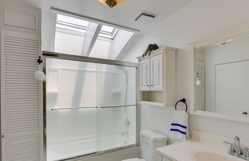 North Bellport House | Medford Home w/ Pool, Near Golf Courses!