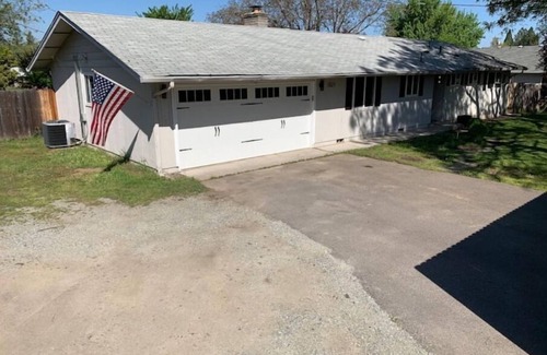 Medford House | 🌟 🥂 Medford’s BEST 📣 🌟 💕Clean, Modern, Private💕