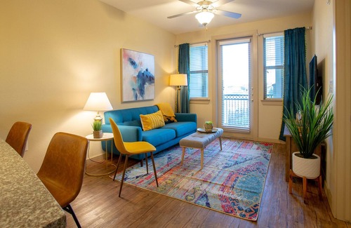 Medical Center District Apartment | Medical Center 1bd 1ba w/king - Luxury "Big Bend" *Monthly/Weekly Discounts*