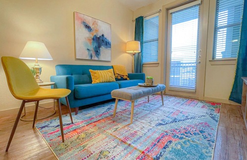 Medical Center District Apartment | Medical Center 1bd 1ba w/king - Luxury "Big Bend" *Monthly/Weekly Discounts*