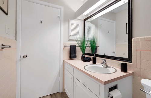 Vance Jackson House | Medical Center - Riverwalk - La Cantera - Six Flags - RIM