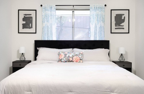 Vance Jackson House | Medical Center - Riverwalk - La Cantera - Six Flags - RIM