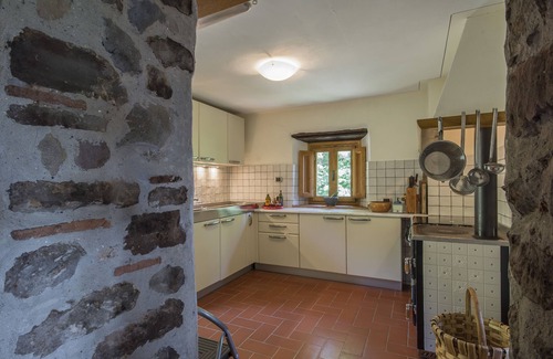 Pescia House | Medieval Tuscan farmhouse with wonderful views