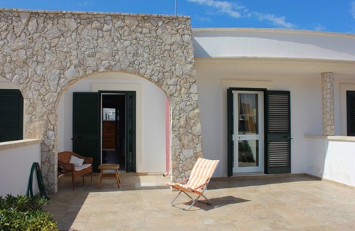 Pizzo House | Mediterranean style beach house