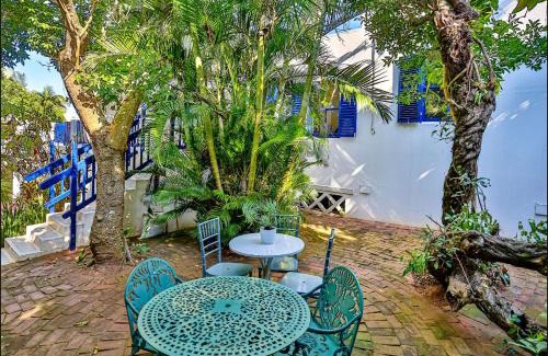 Shaka's Rock Apartment | Mediterranean beach villa - Santorini