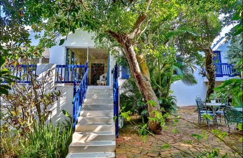 Shaka's Rock Apartment | Mediterranean beach villa - Santorini