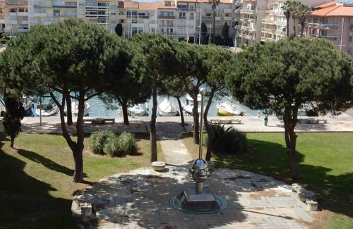 Le Port Apartment | Mediterranean Cabin Studio