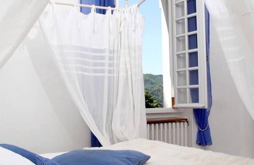 Vals-les-Bains Bed & Breakfast | Mediterranean Luxury Studio swimming pool
