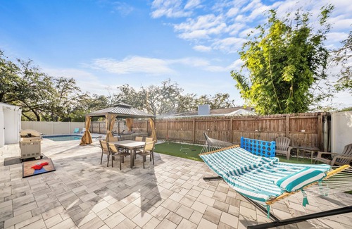 Carrollwood House | Mediterranean Oasis! Pool, Putt Putt, & Grill!