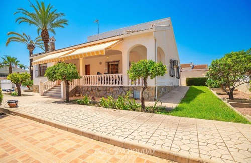 Quesada Villa | Mediterranean Style Villa in Quesada Centre private pool walking distance to all