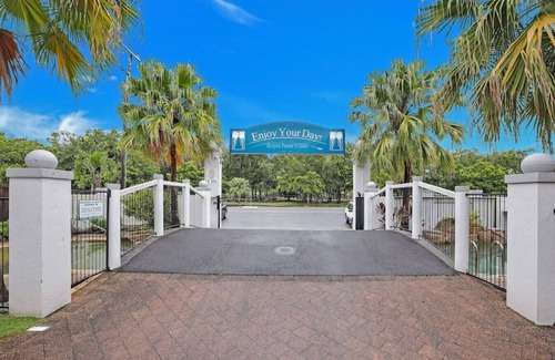Cairns North Apartment | Mediterranean Style Apartment Close to the City 16