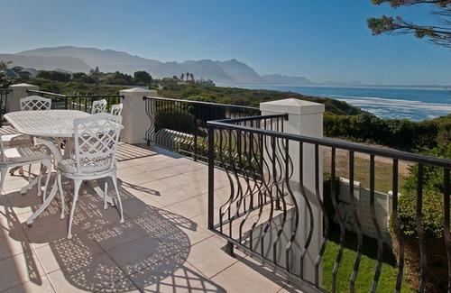 Westcliff House | Mediterranean Style Double Story ~ Luxury Holiday Home Overlooking Walker Bay