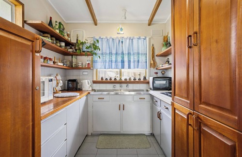 Sorrento House | MEDITERRANEAN - STYLE ESCAPE IN SORRENTO & SUPERB OUTDOOR STONE PIZZA OVEN