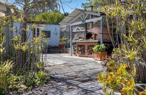 Sorrento House | MEDITERRANEAN - STYLE ESCAPE IN SORRENTO & SUPERB OUTDOOR STONE PIZZA OVEN