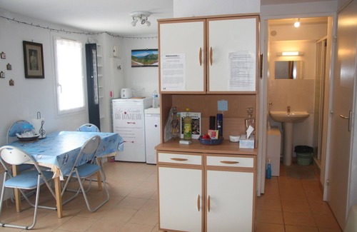 Portiragnes Villa | Mediterranean style 2 bedroom villa with large terrace and modern kitchen.