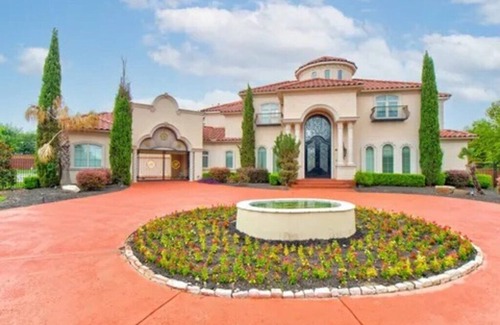 Weston Villa | Mediterranean villa on acre lot in W Plano-5 mins from Legacy West, Frisco Star,