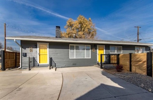 Reno House | Medium Term Studio/Washer&Dryer in unit/30+dayn