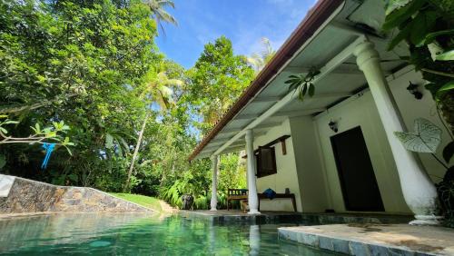 Akmeemana Villa | Medusa Bungalow - Galle