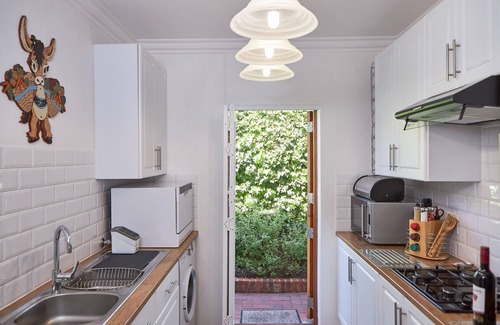 Cape Town Cottage | Meerendal Cottage - Private Garden, Pool, Hot TubnSelf catering