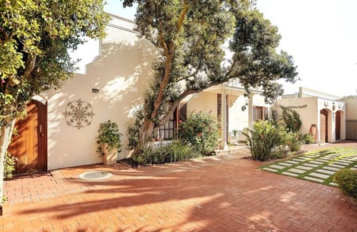 Cape Town Cottage | Meerendal Cottage - Private Garden, Pool, Hot TubnSelf catering