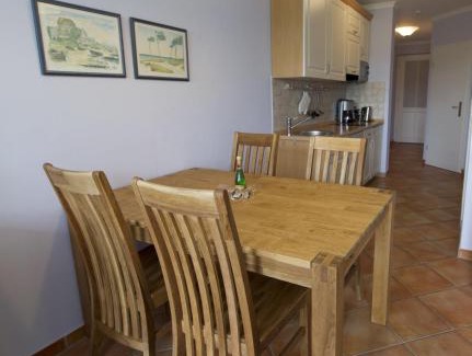 Kuehlungsborn Apartment | Meeresblick - inklusive saisonalem privatem Strandkorb