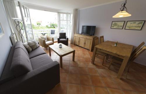 Kuehlungsborn Apartment | Meeresblick - inklusive saisonalem privatem Strandkorb