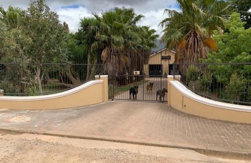 Riviersonderend Bed & Breakfast | Meerkatjie