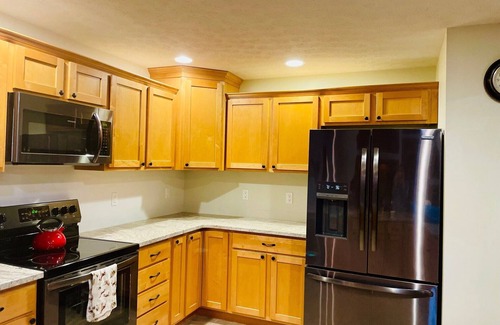Davis Cabin | Meet Bessie, your upscale cabin at the lake.