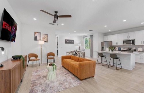 MLK Apartment | Mega Lux Combined Unit - Up to 36 Guests