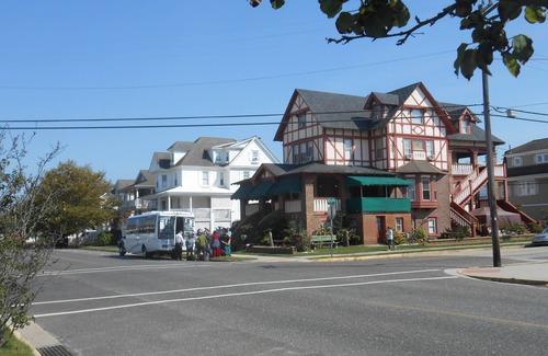 North End House | Mega-Mansion 14 Bedrooms 9+ Baths @12th & Central, Sleeps 15-46 Guests, A/C