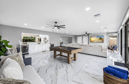 Riverside Park Apartment | Mega-Yacht Showcase Villa with Pool Table/Marble