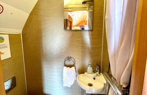 Brightlingsea Cottage | MegaPod 2 at Lee Wick Farm Glamping