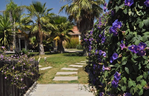 La Londe-les-Maures Apartment | Mekong Suite 2 adults + 2 children in Villa-Carroubier - Exotic standing