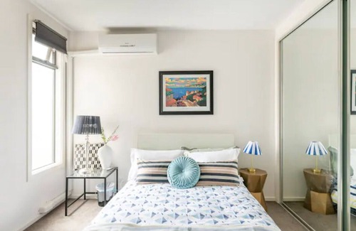 Bundoora House | MEL Latrobe Uni townhouse for 6 people tram golf RMIT Bundoora