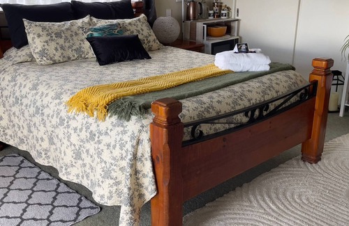 Te Kuiti Bed & Breakfast | Mel's Retreat - Deluxe Family Room with Disability Access