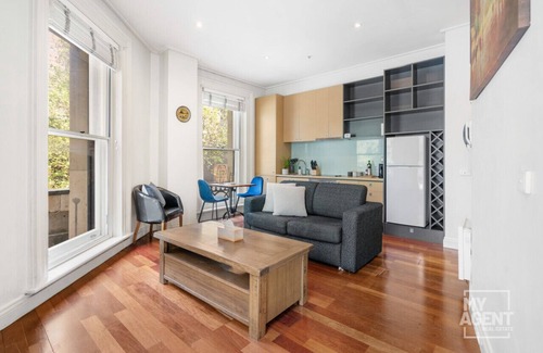 Chinatown Apartment | Melbourne Bourke Street Bliss