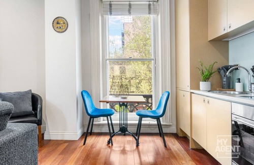 Chinatown Apartment | Melbourne Bourke Street Bliss
