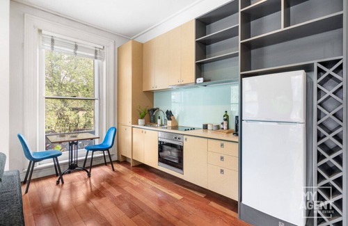 Chinatown Apartment | Melbourne Bourke Street Bliss