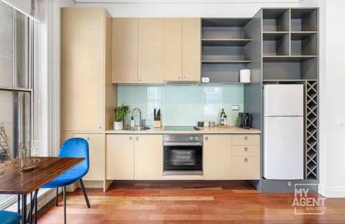 Chinatown Apartment | Melbourne Bourke Street Bliss
