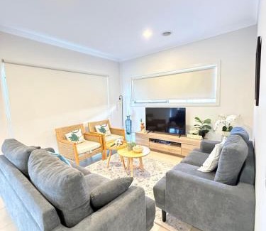 Point Cook House | Melbourne holiday house for 15 peoples in Sanctuary Lake