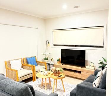Point Cook House | Melbourne holiday house for 15 peoples in Sanctuary Lake
