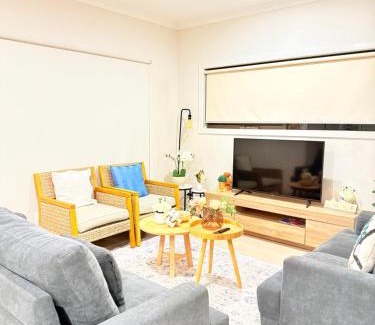 Point Cook House | Melbourne holiday house for 15 peoples in Sanctuary Lake