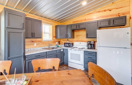 Boswell Cabin | Melbourne Home w/Fire Pit on the White River!