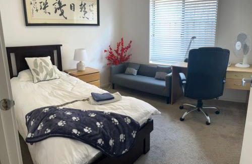 Point Cook House | Melbourne Lakes 2BR House