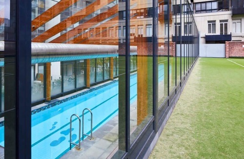 Melbourne Central Business District Apartment | Melbourne Near Southern Cross Station Pool & Gym