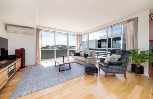 Brighton Apartment | Melbourne Penthouse Apartment A Walk to Brighton Beach