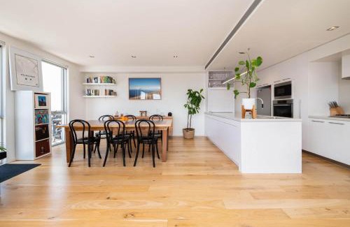Brighton Apartment | Melbourne Penthouse Apartment A Walk to Brighton Beach